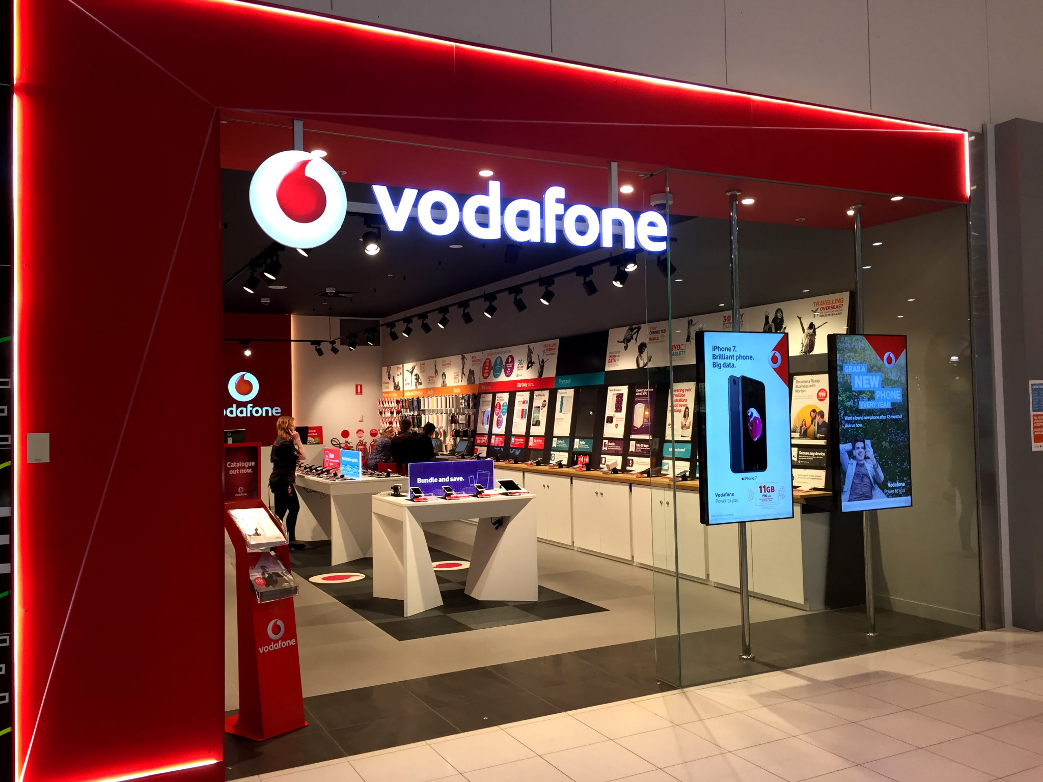 墨尔本 西澳 7间vodafone店面出售,可以做移民