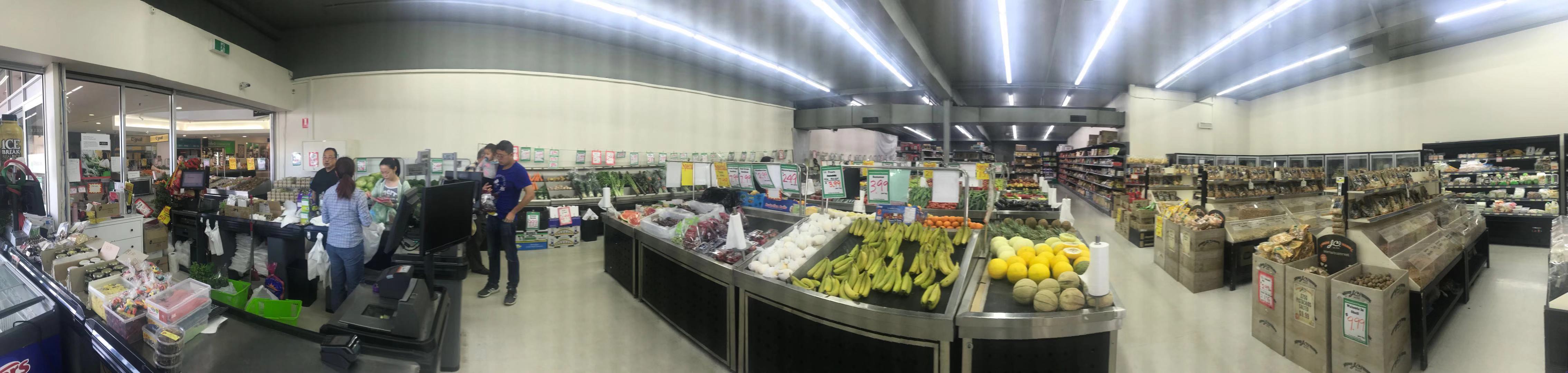 Glen Waverley购物中心的大型超市出售